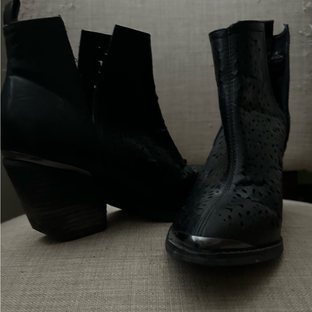 Size 8 . Not rated booties. Worn to kid rock concert one time.